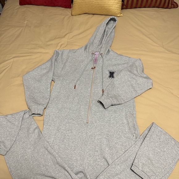 Forever Savage Hooded Onesie size S excellent condition. - Picture 4 of 13
